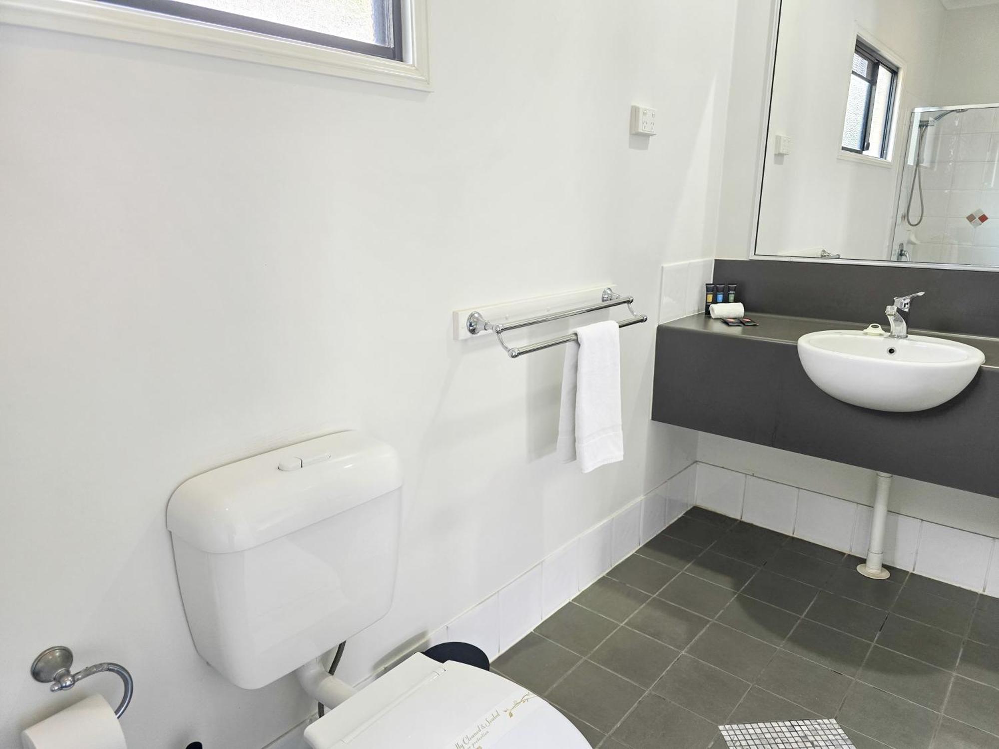 Ascot Lodge Motor Inn Kingaroy Exteriör bild