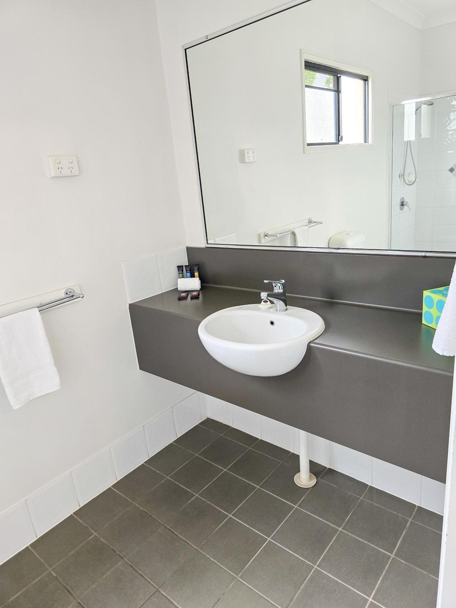 Ascot Lodge Motor Inn Kingaroy Exteriör bild
